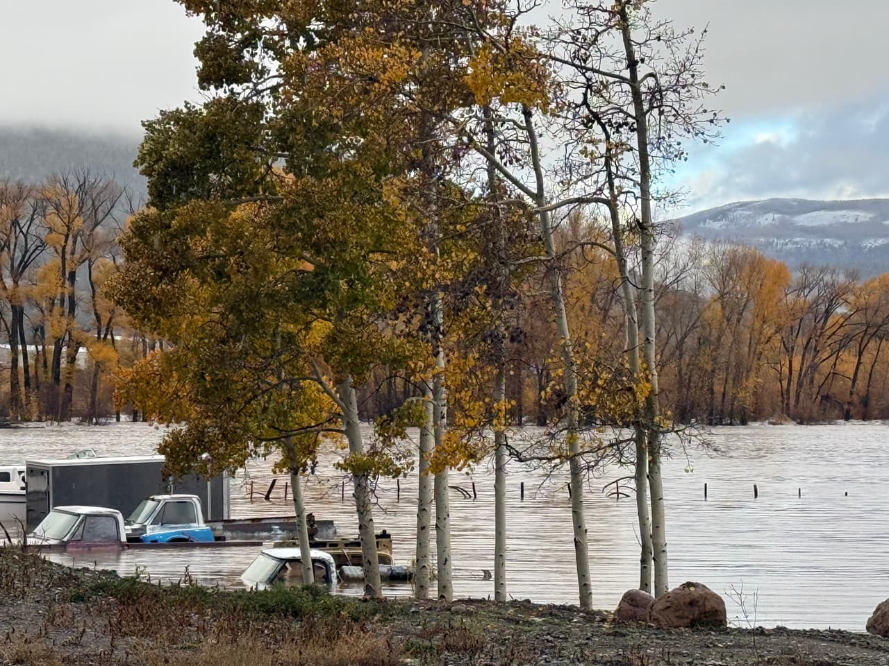 Rescates en tejados, caminos bloqueados y evacuaciones: graves inundaciones azotan la región de Four Corners