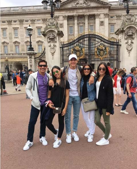 ¡Las aventuras en familia son las mejores! Johnny está muy agradecido por el gran amor que le da su esposa e hijos.