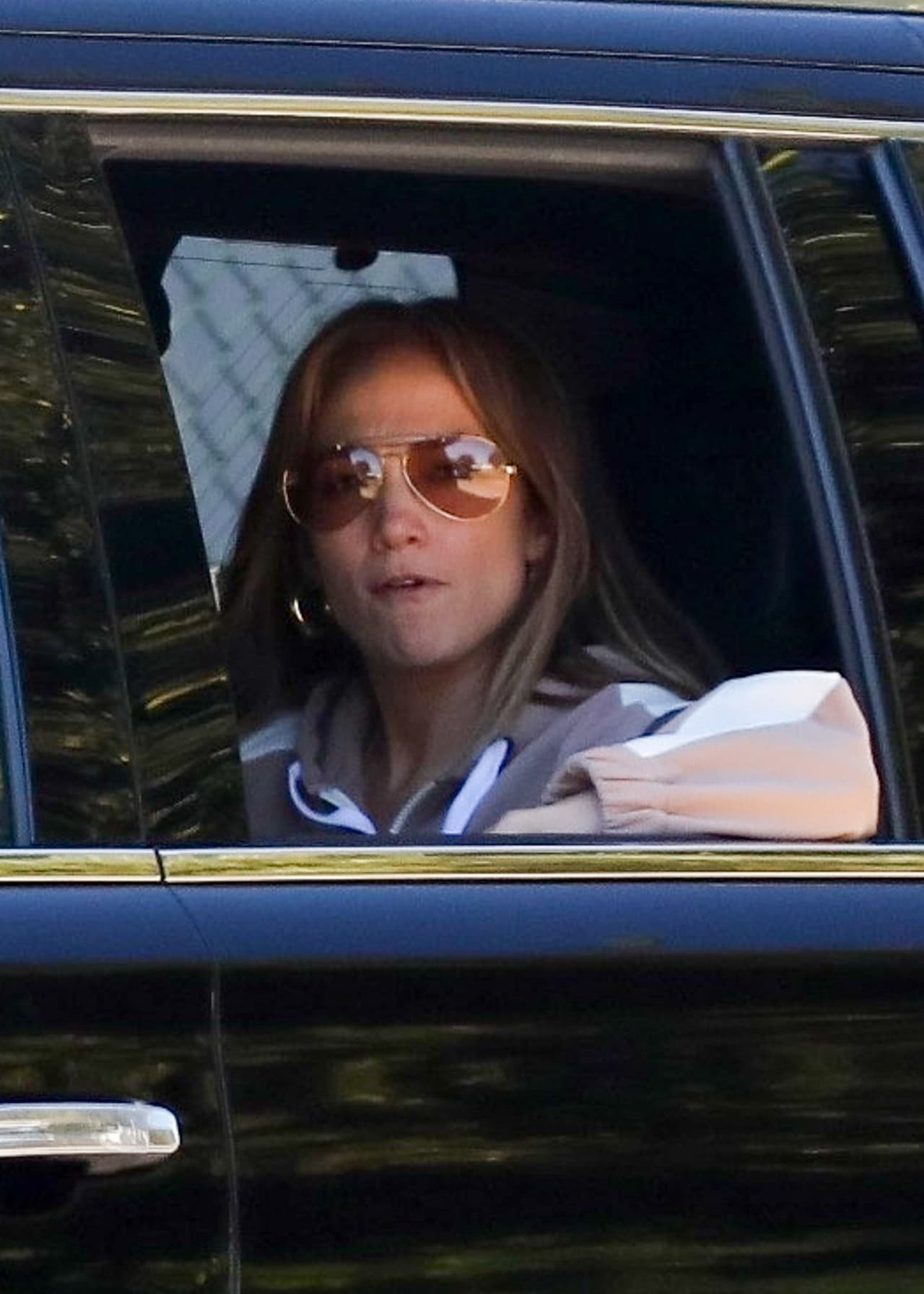 Según TMZ, 'La Diva del Bronx' y el actor actualmente 
<b><a href="https://www.univision.com/famosos/jlo-ben-affleck-desisten-comprar-mansion-55-millones-dolares-fotos" target="_blank">rentan una mansión en Los Ángeles de 60 millones de dólares</a></b> en Beverly Hills. 
<br>