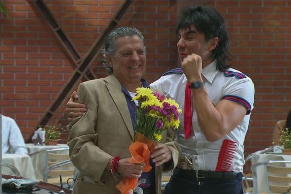 "Así como choca la ola en la roca, me gustaría que chocaran mis labios en tu boca".