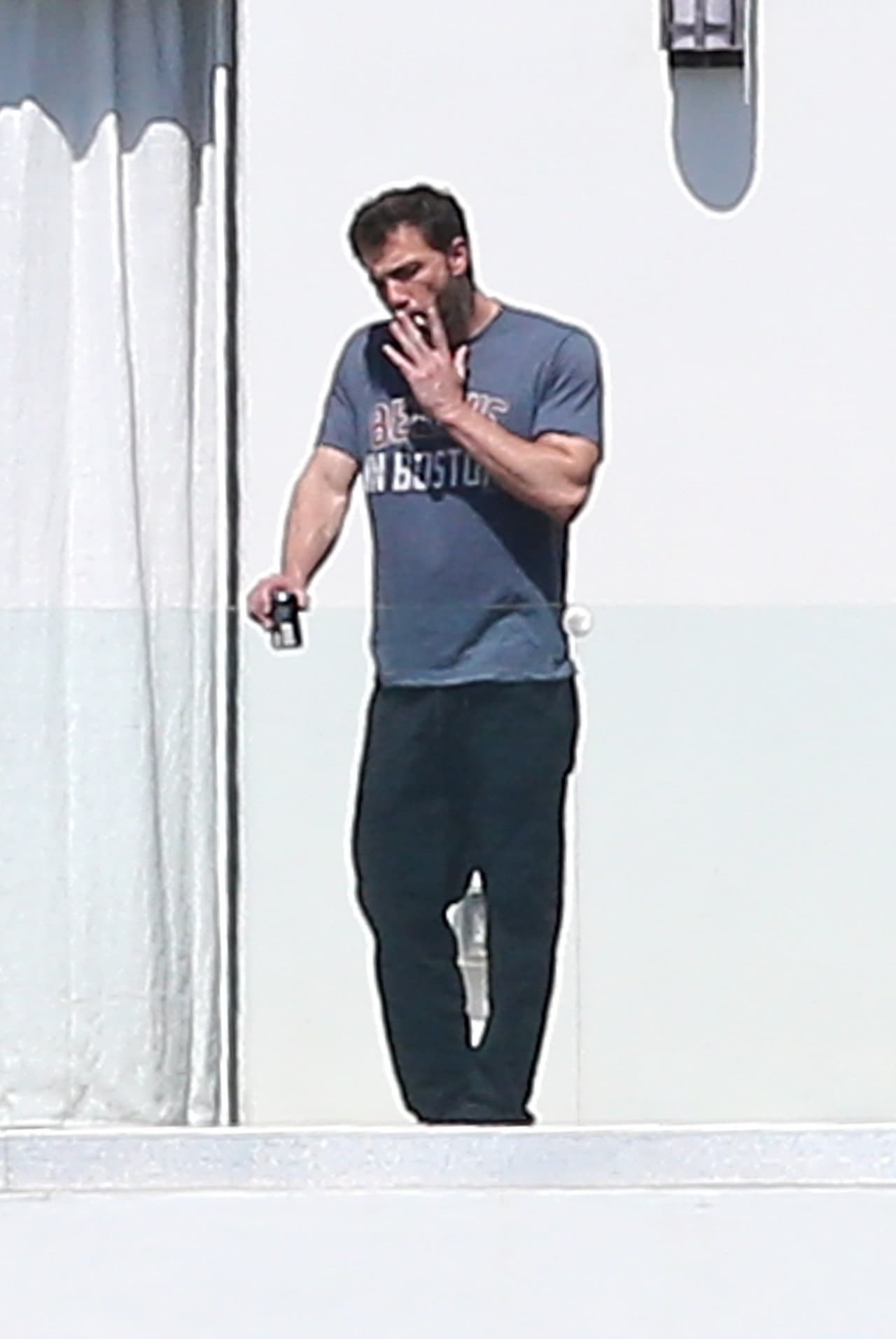 Hasta antes de este encuentro en 'La Ciudad del Sol', la pareja 
<b><a href="https://www.univision.com/famosos/jlo-y-ben-affleck-viaje-montana-fotos">había sido fotografiada en Montana</a></b>. Sin embargo, lo ocurrido en Miami marca la primera ocasión en que son captados juntos de manera tan clara. 
<br>