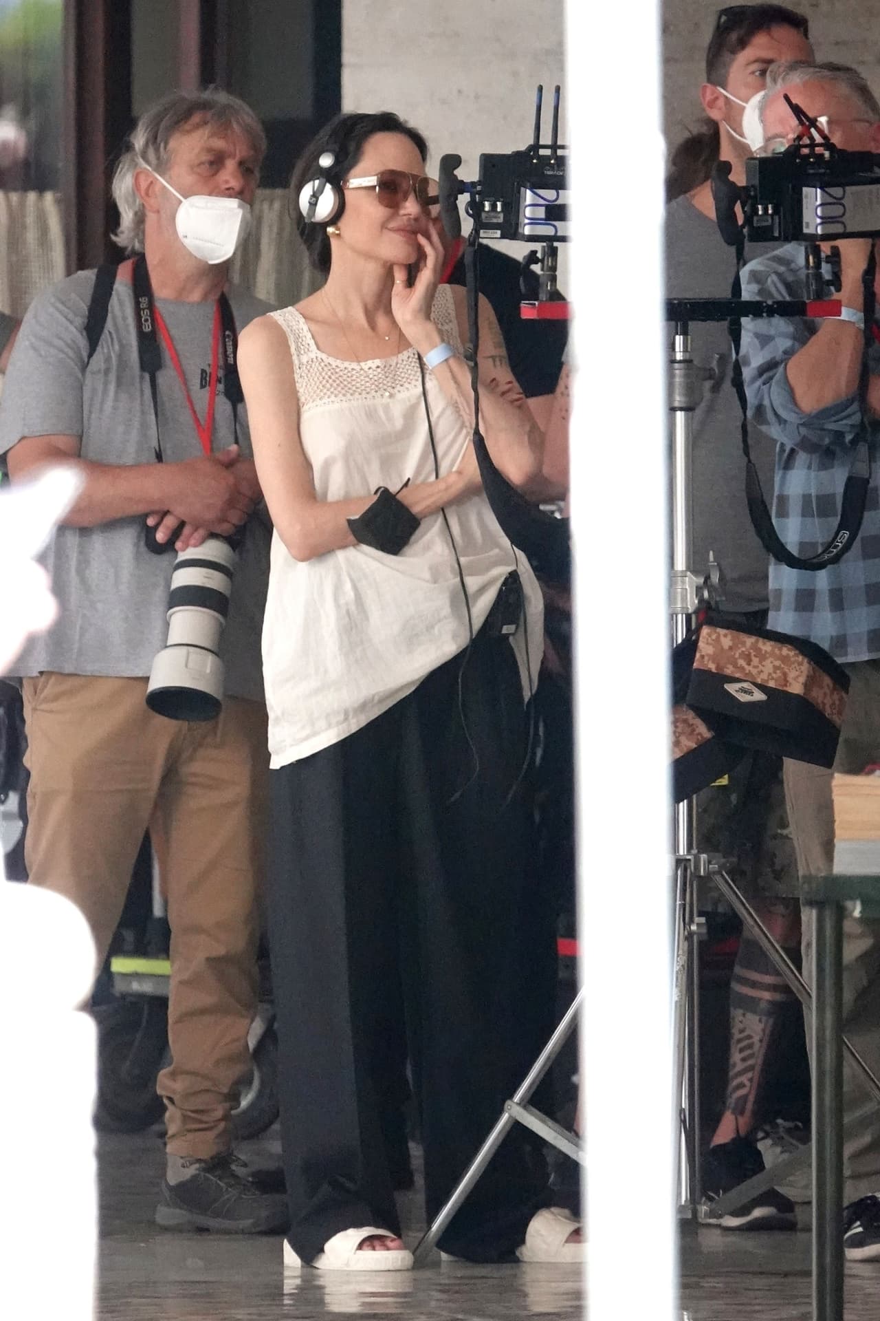 “Ella es probablemente la mejor directora con la que haya trabajado, y (lo he hecho) con algunos muy buenos”, declaró Hayek sobre Jolie a People en agosto de 2022. 
<br>