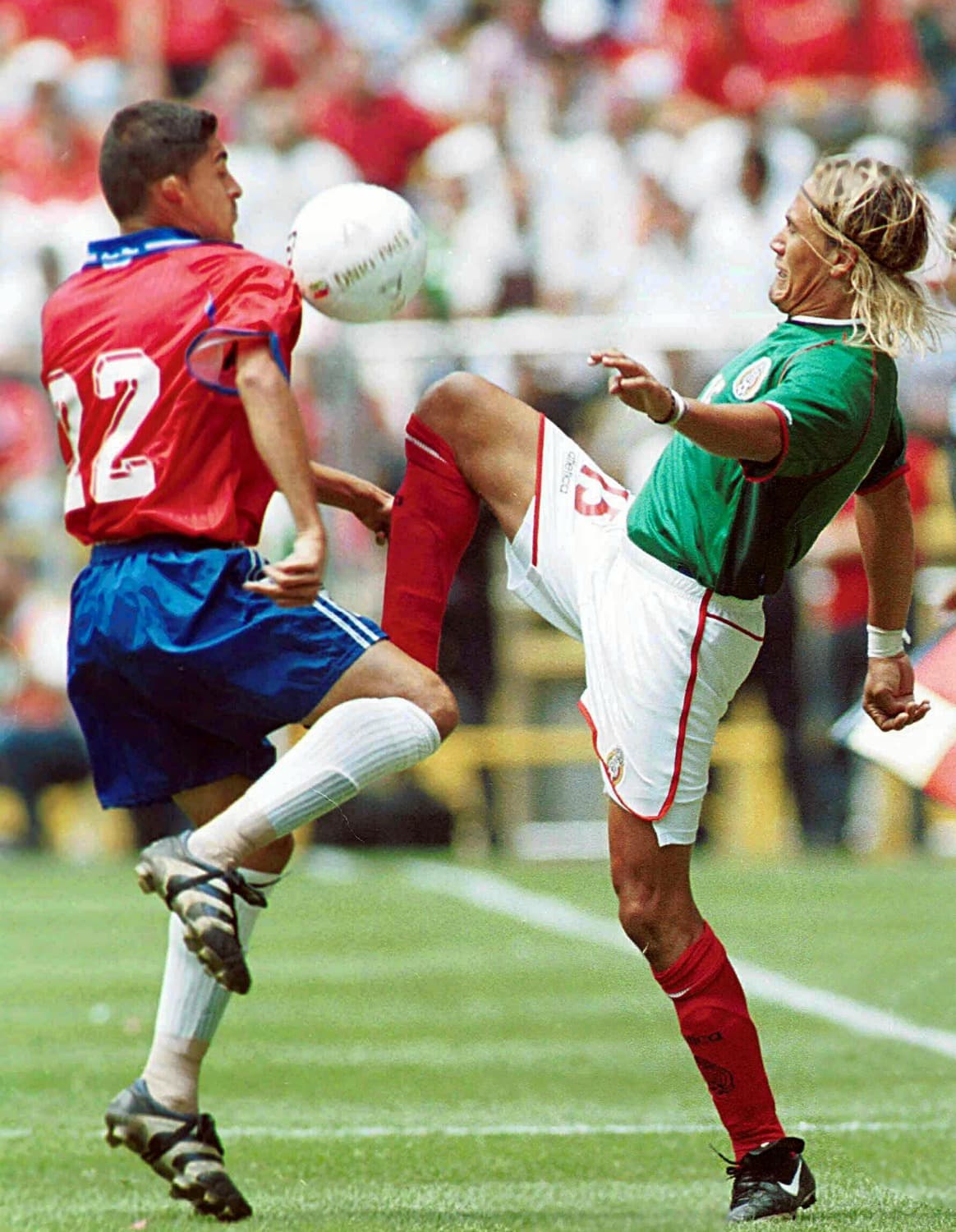 Carlos Castro (Mediocampista) - Fue titular en el 'Aztecazo'. Además de jugar en el fútbol 'tico', militó en Rusia con el Rubin Kazán y en Noruega con el FK Haugesund.