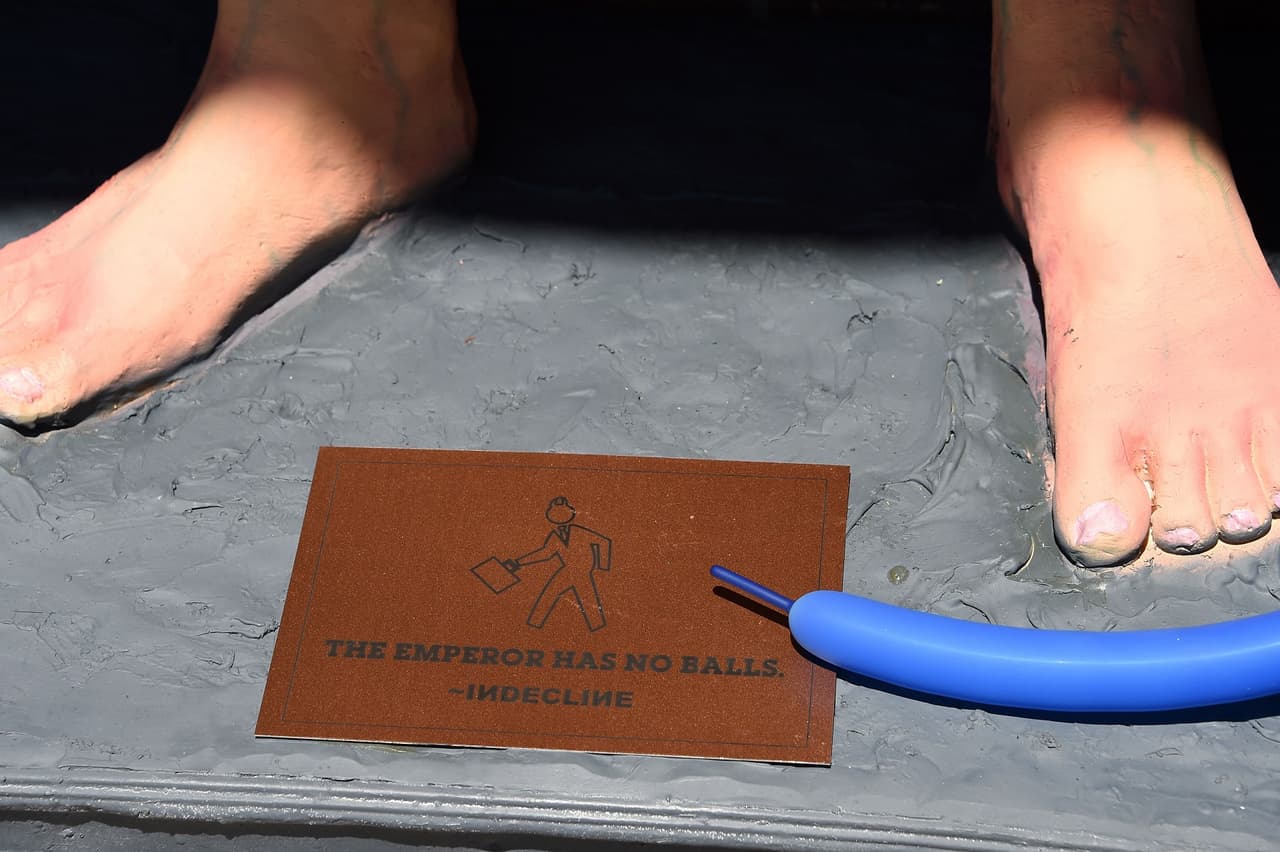 Muchos curiosos se acercaron a tomar fotos a la obra del grupo Indecline.