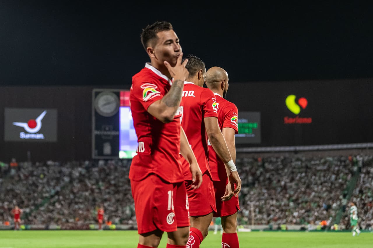 El chileno festejó así el gol que aumentaba la ventaja en el global.