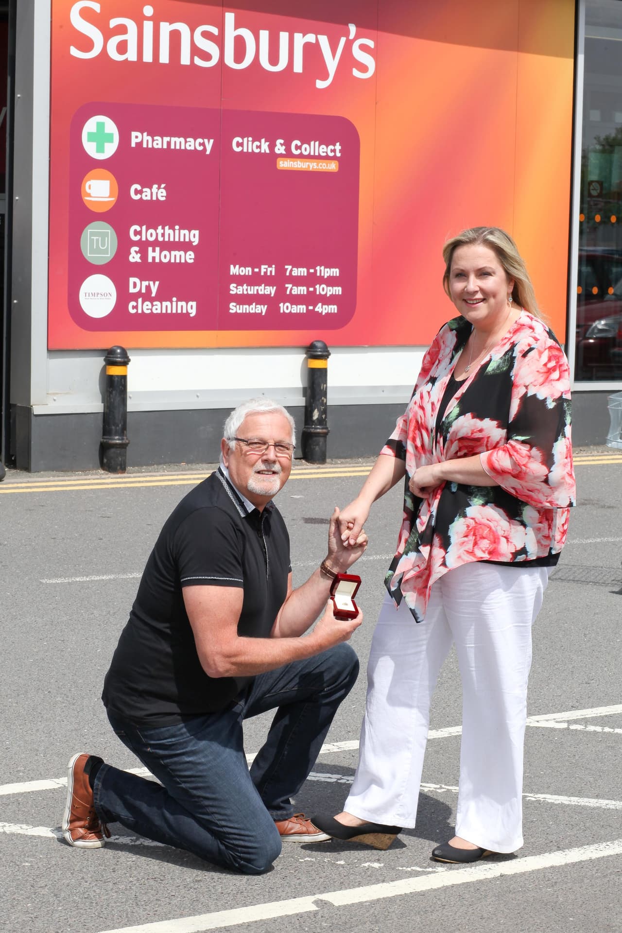 Anna, encantada y con lágrimas en los ojos, ¡le dijo que sí!