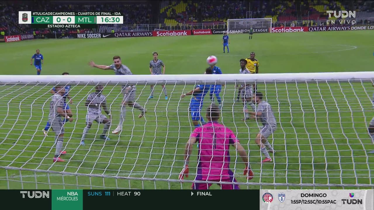 ¡Cerca la Máquina! Ángel Romero mete remate arriba del travesaño