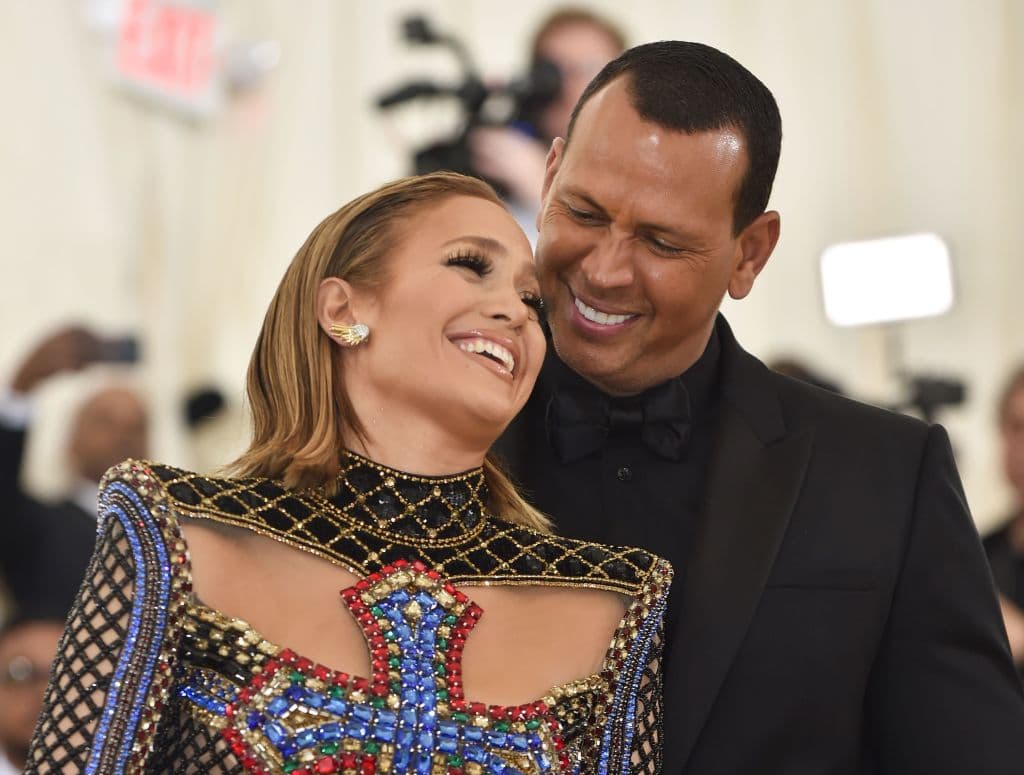La mañana de este 15 de abril, 
<b>Jennifer López y Alex Rodríguez</b> anunciaron que 
<b><a href="https://www.univision.com/famosos/jennifer-lopez-y-a-rod-confirman-su-relacion-termino-quedan-como-amigos-fotos">dieron por terminada su relación</a></b> de 4 años.
<br>