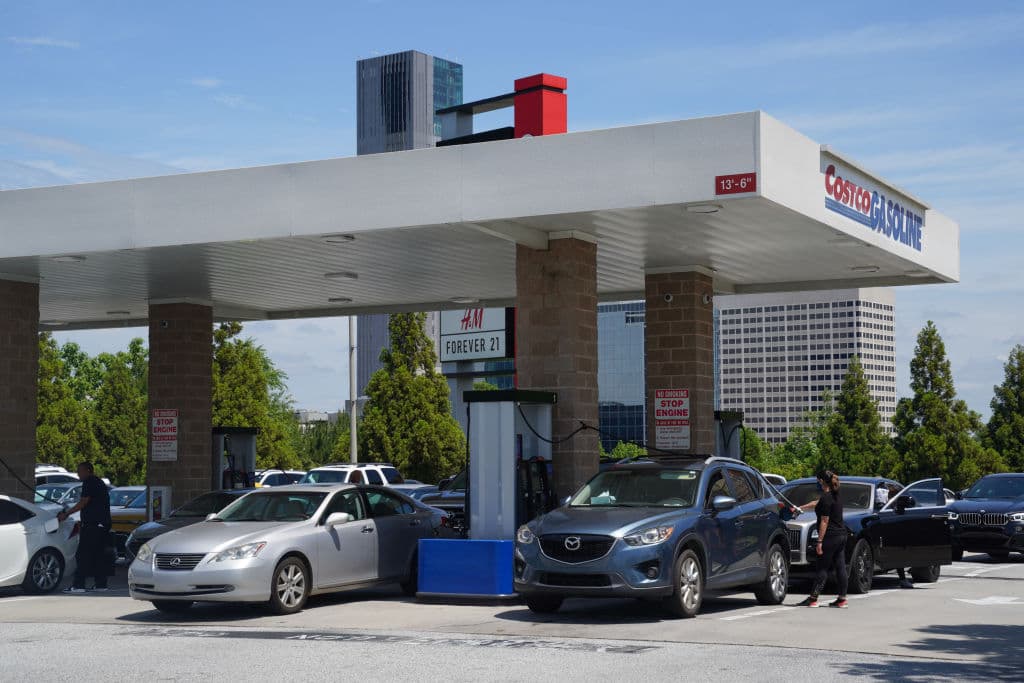 Otras opciones para encontrar gasolina a menos precio, está buscar proveedores mayores, como Costo o Sam's Club, donde se pueden encontrar precios que, a veces, es hasta 30 centavos por debajo de otras gasolineras.