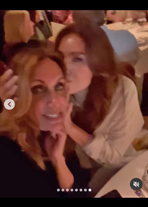 "Amo darte besitos, ¡hermanita de vida! Te amo", le respondió la protagonista de 
<b><a href="https://vix.com/es-es/detail/series-574?utm_medium=internal_referral&utm_source=univision&utm_campaign=breaking_news&utm_content=ed_entertainment&utm_term=slideshow" target="_blank">María la del Barrio, que puedes ver gratis aquí en ViX.</a></b> 
<br>