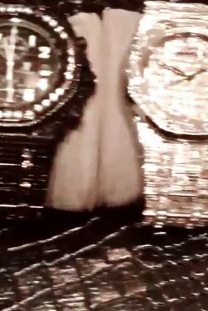 En Instagram también compartió videos, como uno en el que aparecen siete relojes de firmas de lujo con incrustaciones de brillantes.