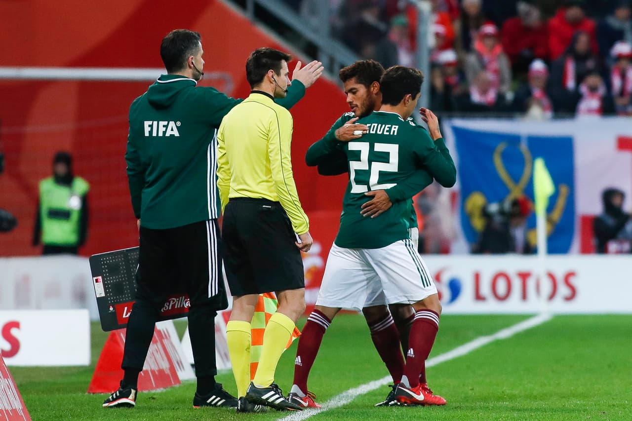 Al minuto 74, el mediocampista del Royal Excel Mouscron entró al partido por Jonathan dos Santos.