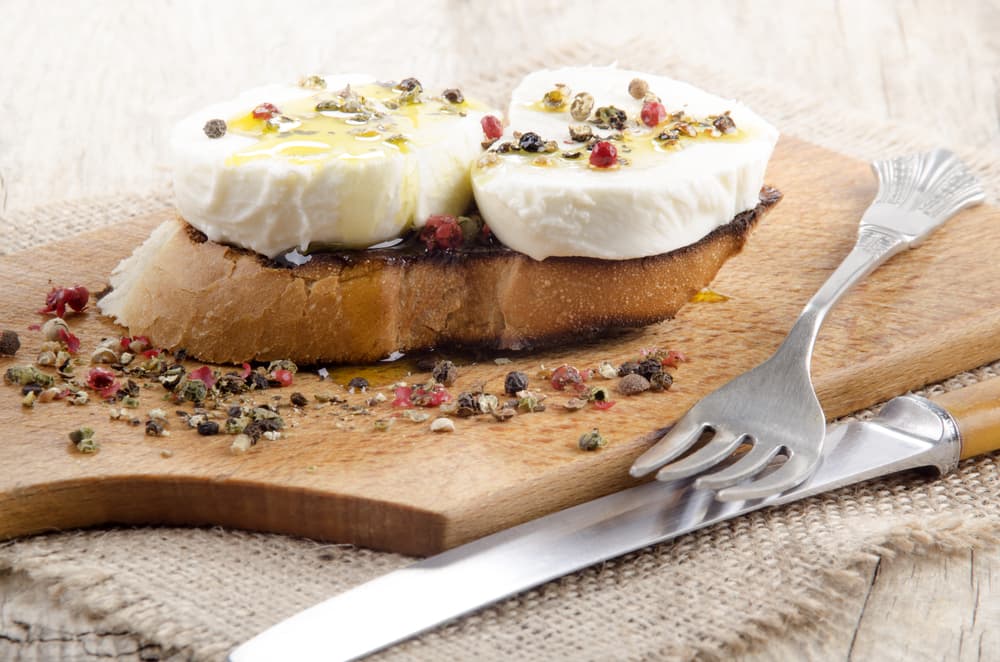 Además sabía que en la antigüedad este se producía con leche de búfalo, actualmente se hace con leche de vaca.