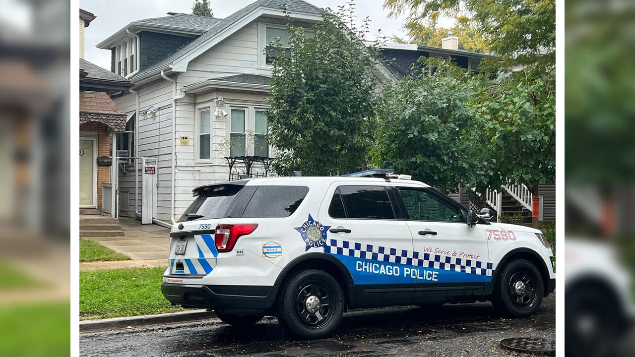 Fue cerca de las 7 p.m. del lunes cuando acudieron a atender el reporte de la persona desaparecida. Sin embargo, al llegar 
<b>fueron alertados sobre inquietudes de los inquilinos alrededor de otra persona</b> que habitaba en el sitio. Además, 
<b>una serie de <a href="https://www.univision.com/local/chicago-wgbo/asesinato-west-ridge-mensajes-sandra-kolalou-inquilinos-frances-walker">inusuales mensajes de texto enviados por la sospechosa a los residentes fueron determinantes</a></b> para iniciar la investigación.