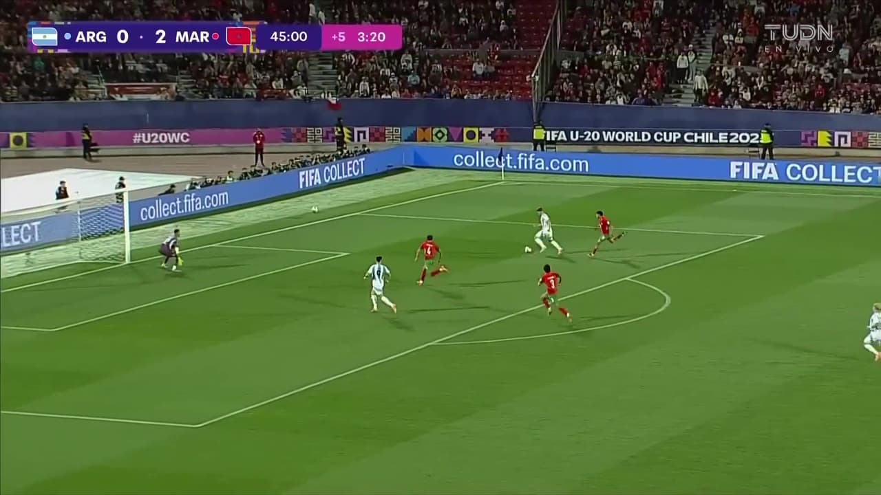 ¡Vaya oso! Mateo Silvetti mano a mano manda su tiro por un lado