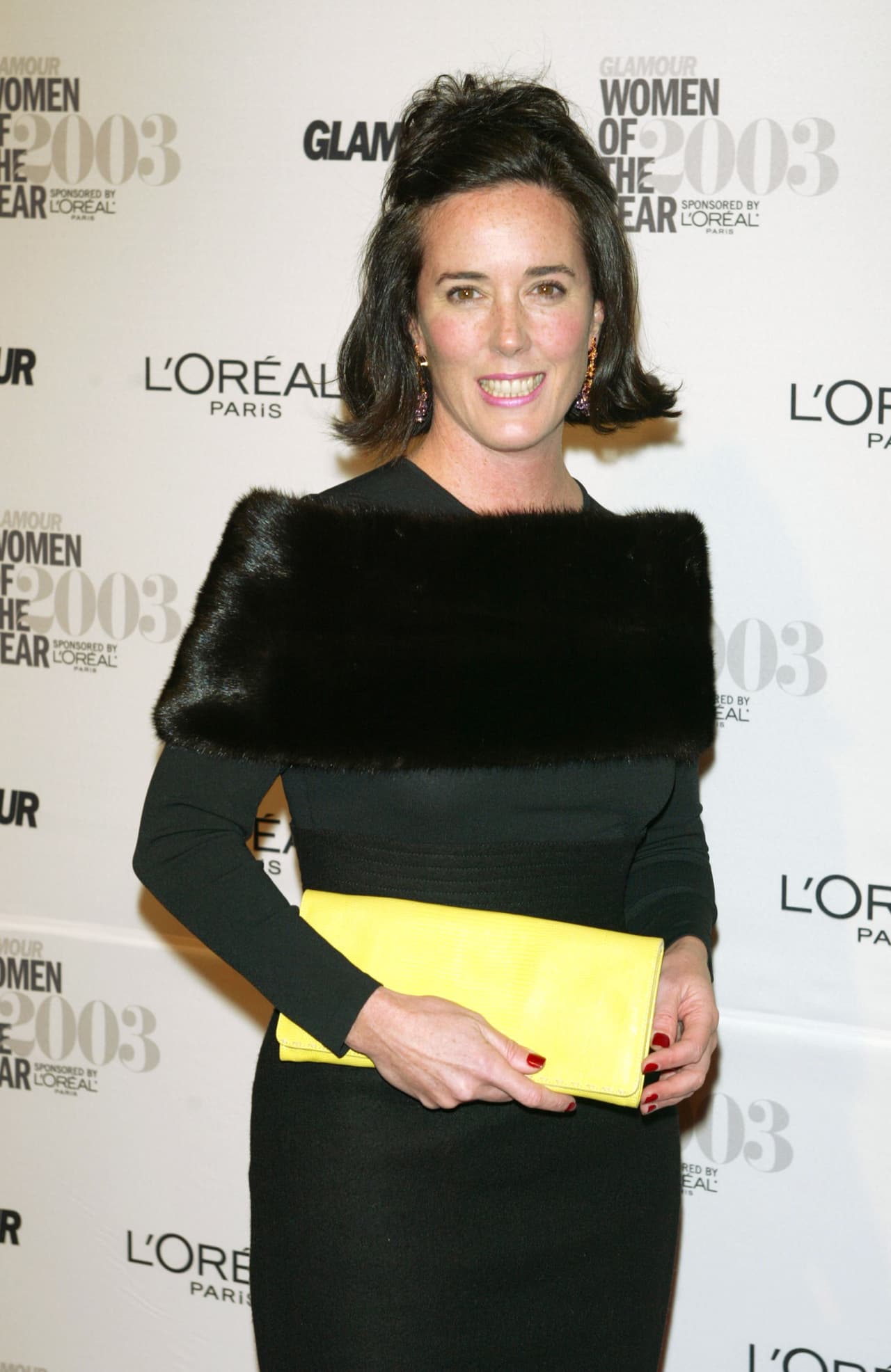 El 5 de junio la diseñadora Kate Spade se quitó la vida ahorcándose con una bufanda en su departamento de la Nueva York, tras sufrir durante más de 5 años depresión y ansiedad, según informó su expareja Andy Spade a
<a href="https://elpais.com/elpais/2018/06/22/gente/1529654497_659454.html">El País</a>.
