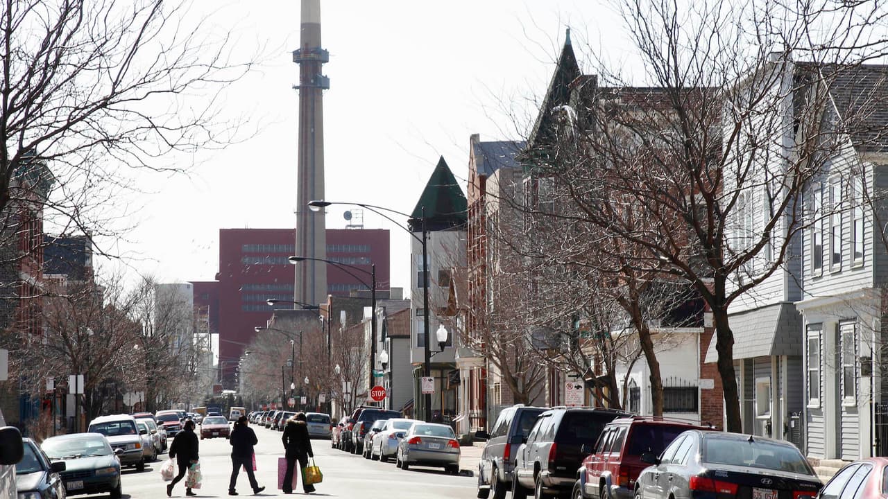 Acuerdo millonario por la implosión de una chimenea industrial en La Villita