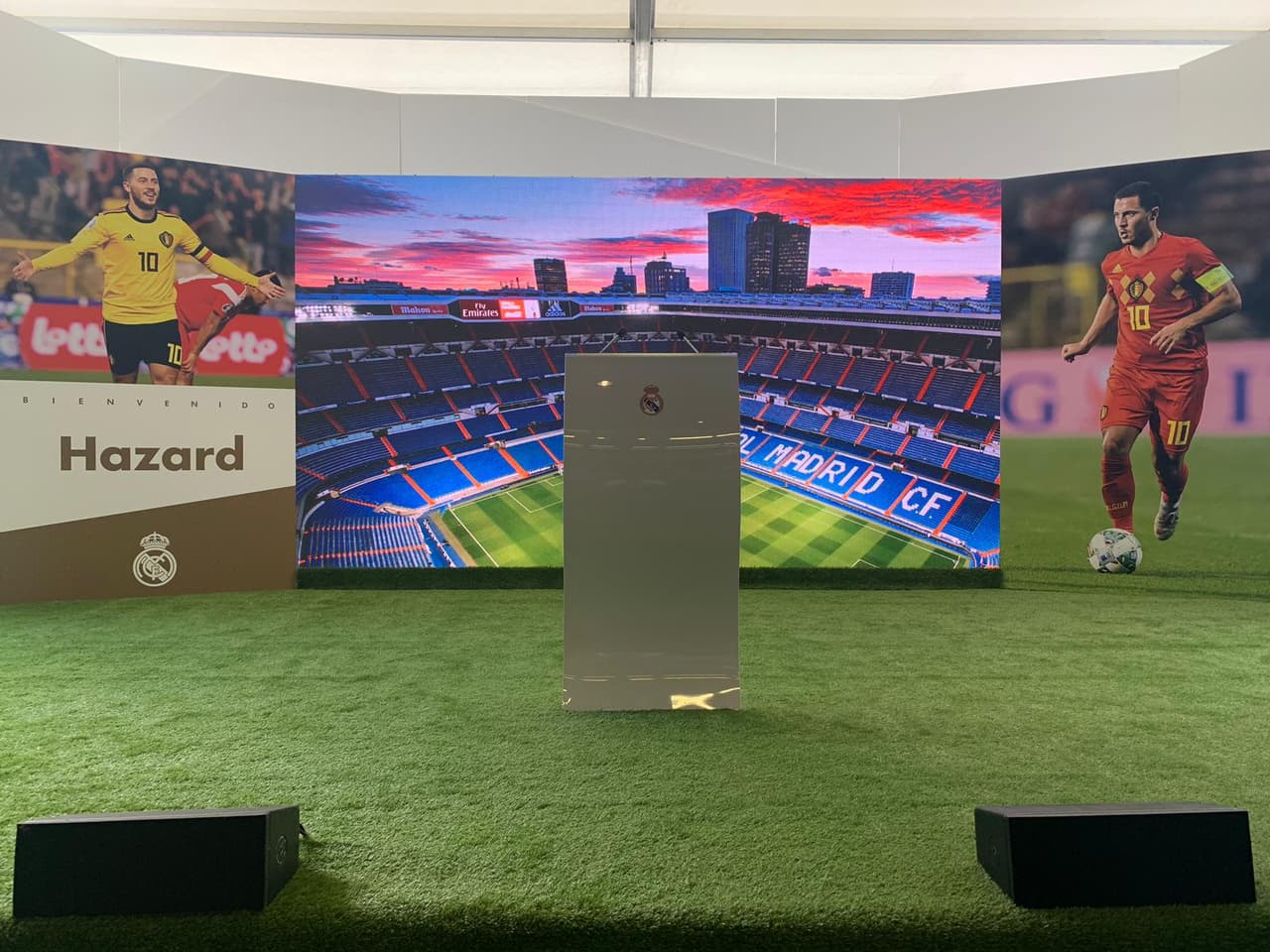 En el palco de honor de la casa madridista estaba todo preparado para recibir a la gran estrella de Bélgica.