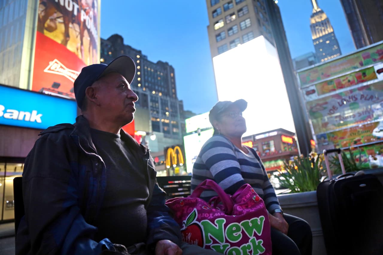 Manuel y María Tito, Cañar, Ecuador. Los valores de Nueva York para mí son: “Trabajar duro por tener tus propias cosas”.