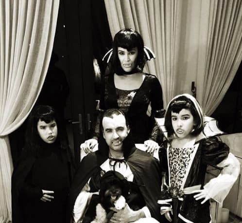 Karla Martínez: "¡Saludos de la familia Drácula!. (Noviembre 1, 2015)