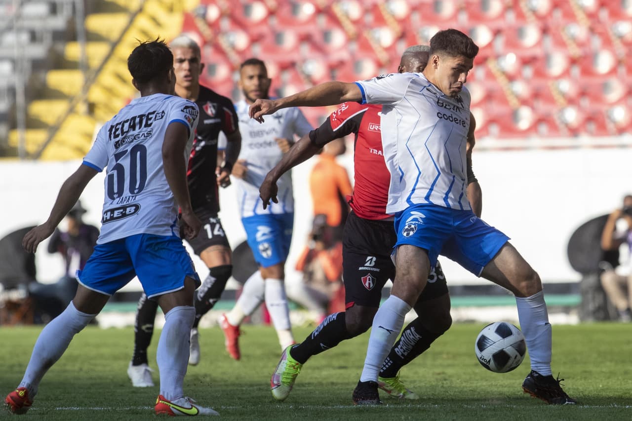 Con goles de Julia´n Quiñones al 61' y Julio Furch al 80', Atlas viene de atra´s para vencer a Monterrey 2-1 y llegan a 13 unidades.