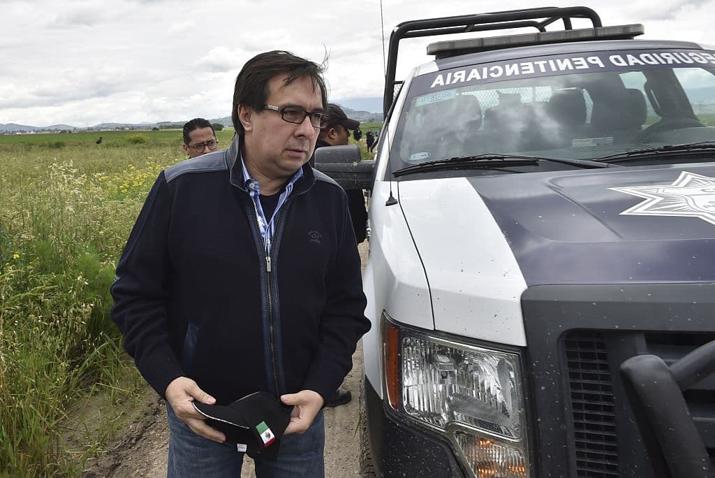 Renuncia funcionario de la PGR que lideró la investigación del caso Ayotzinapa