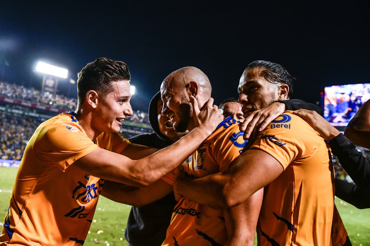 Tigres demuestra las garras que tiene para jugar semifinales y les bastan slo cinco minutos para que Florian Thauvin y Carlos González le den la vuelta al marcador y los locales terminen venciendo 2-1 a la 'Fiera'.