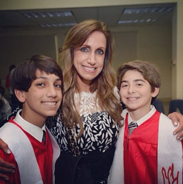 Aquí ya lo vemos en su pubertad, como siempre Lili brillando con su sonrisa.