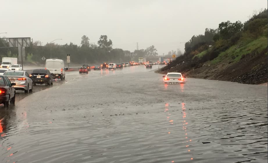 Conductor se quedó varado sobre la autopista 5 en dirección norte sobre la Lankershim.
