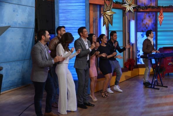 En el estudio nadie dejó de bailar y gozar con esta extraordinaria melodía.