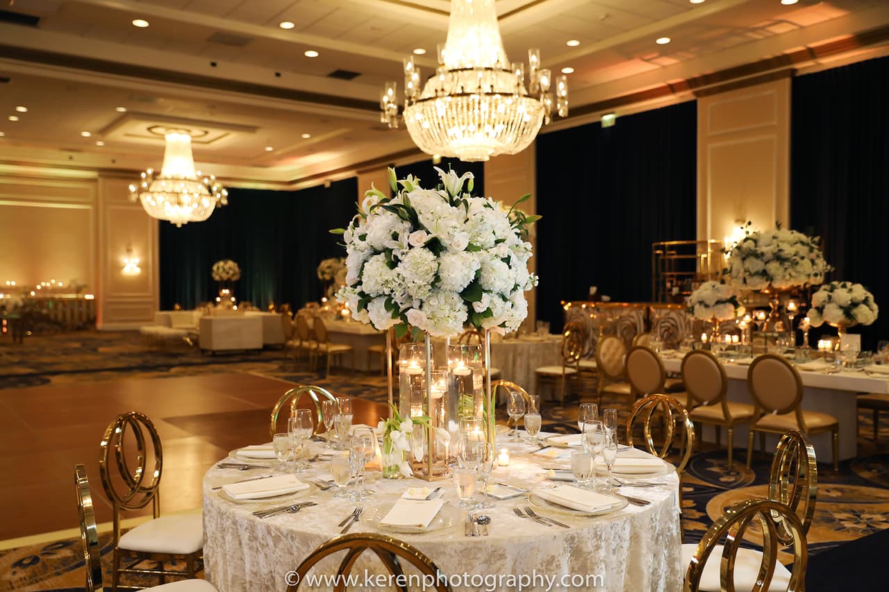 La elegancia reinó en el salón donde se llevó a cabo este íntimo momento.