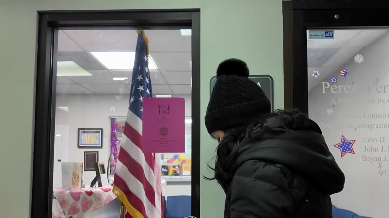 Madre ecuatoriana detenida por ICE en Newark cuando iba al hospital a ver a su bebé