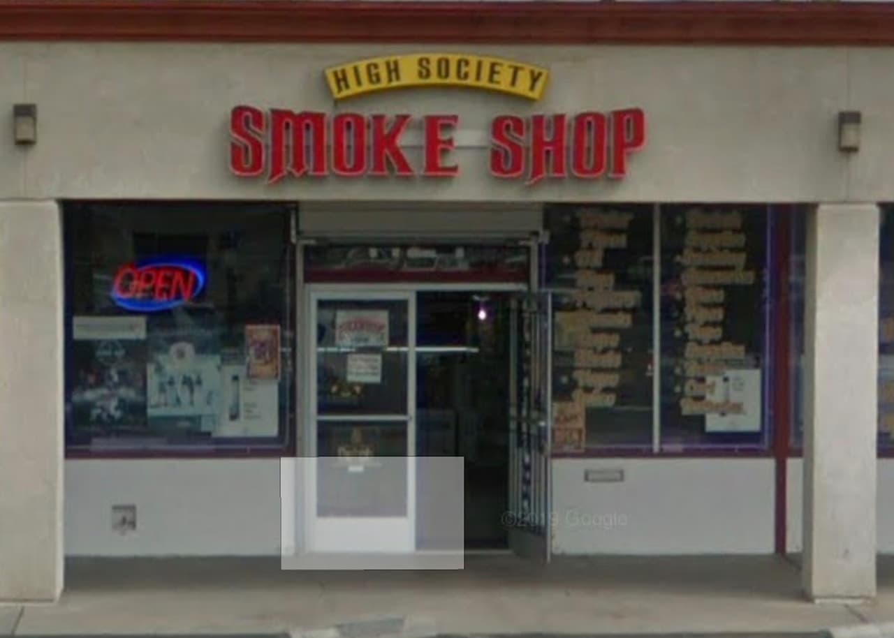 Ciudad de Fresno multa a dos negocios 'no esenciales' por operar durante la orden de quedarse en casa