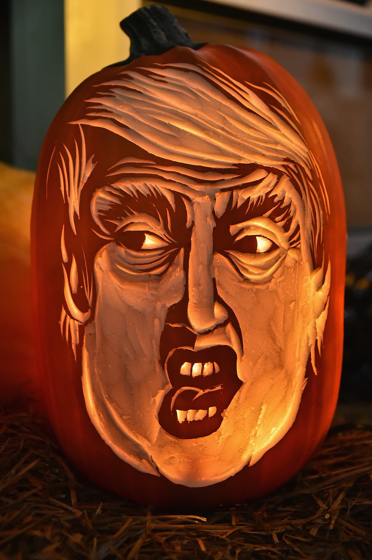 Así luce finalmente el rostro tallado del republicano Donald Trump.