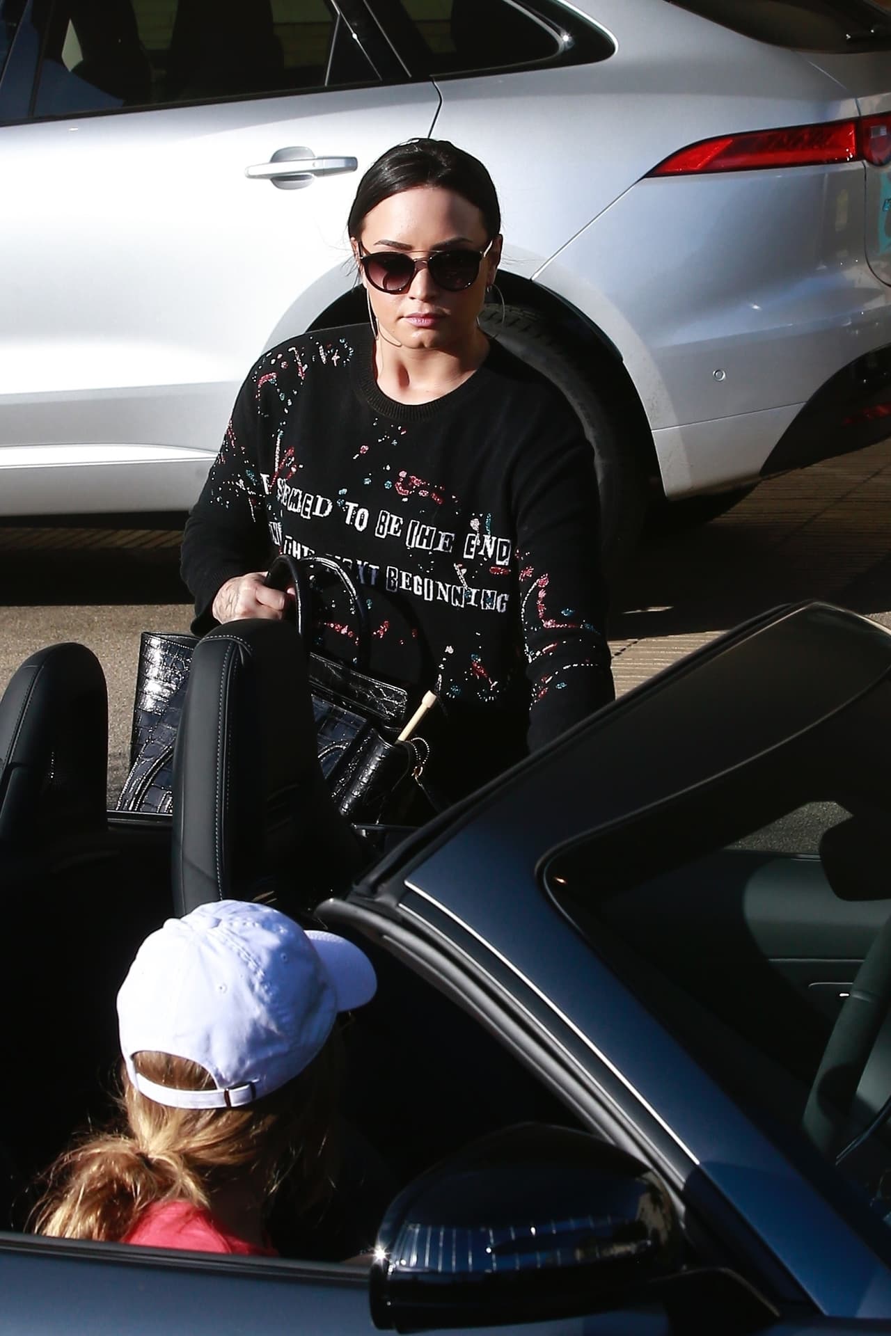 Y no nos referíamos a su amiga que la aguardaba, sino a 
<b>su lujosísimo carro que la trasladó </b>a la sucursal en Beverly Hills de la tienda Barneys New York.