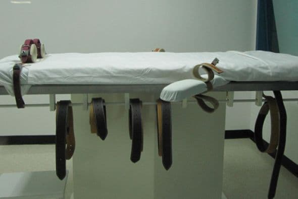 NEBRASKA usaba la silla eléctrica como su único método hasta que en 2008 la medida se calificó de inconstitucional. a partir de entonces en 2009 la inyección letal fue aprobada en ese estado.