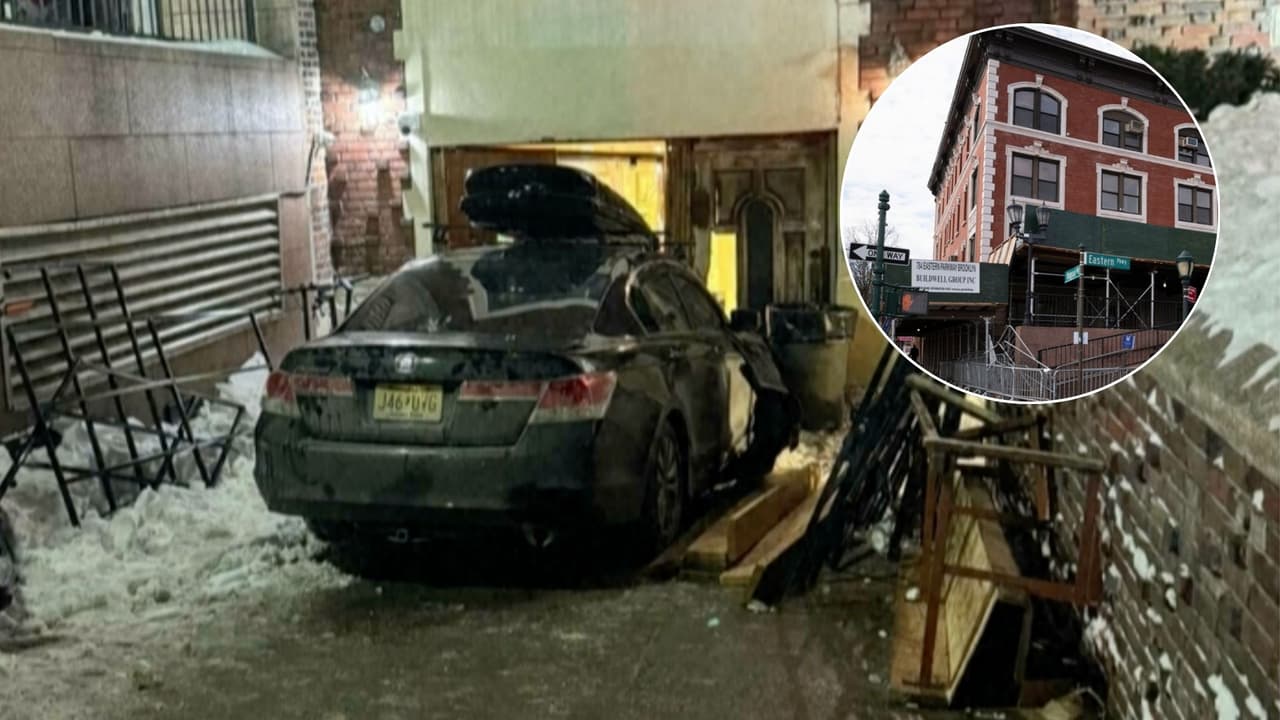Conductor estrella su auto varias veces contra la sede mundial de Chabad, un centro judío en Brooklyn