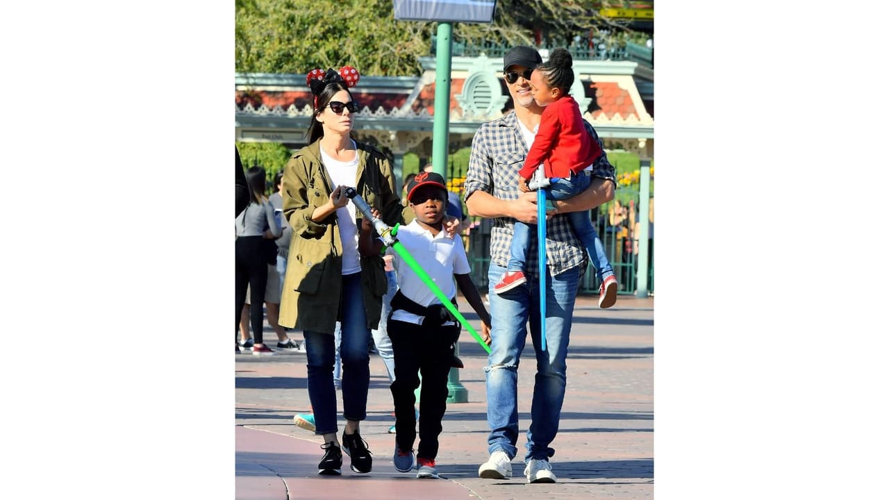 Sandra Bullock, Bryan Randall y sus hijos Louis y Laila