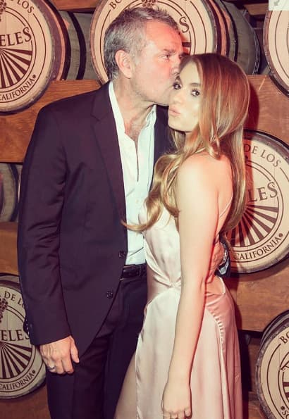 Eso sí, se tuvo que ganar su lugar, aunque es hija del productor, "es un reto muy fuerte porque mi papá es mi jefe y viene la parte de demostrar que estoy aquí por mí, porque me gané el papel, porque a él le gustó mi casting y vio que era un personaje que me iba y que yo podía interpretar” dijo para 'Notimex' cuando recién comenzaba las grabaciones de esta historia.