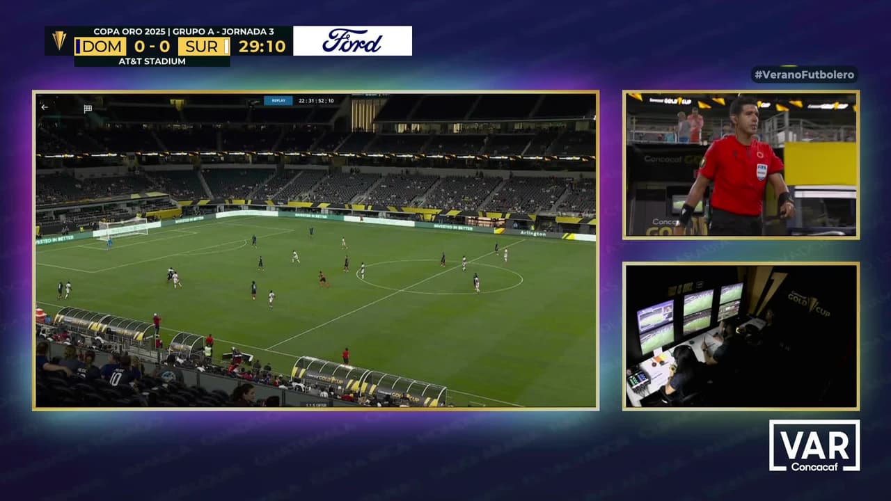 ¡Expulsión! El árbitro saca la roja directa a Edgar Pujol.