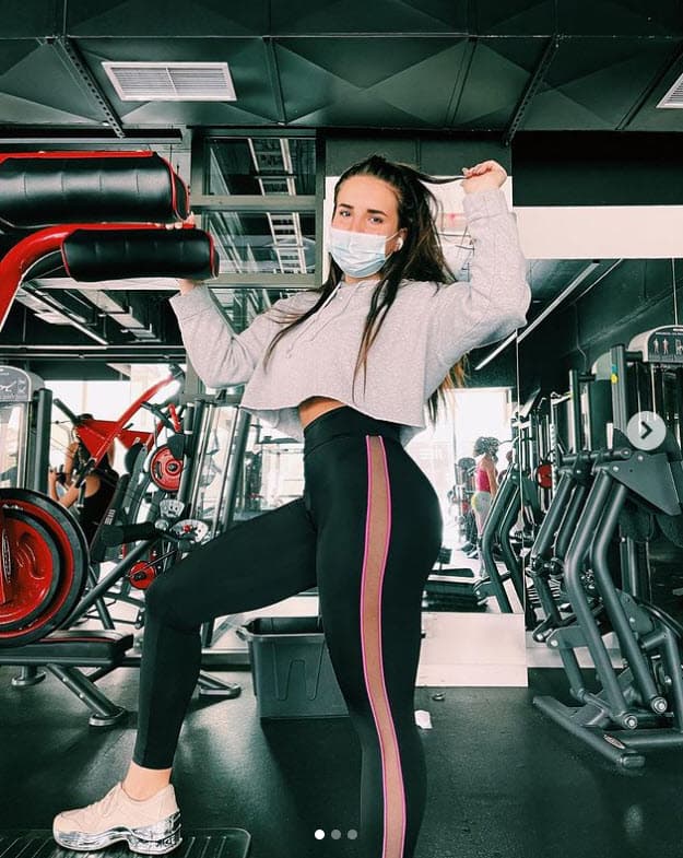 "Las dos habíamos llegado todas locas (desarregladas). Han de haber dicho 
<b>'estas dos se dieron (a golpes) con todo'</b>", mencionó sin aguantar la risa que le provocó recordar la anécdota. 
<br>