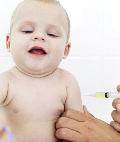 Ictericia: Los famosos y conocidos bebés amarillos. Esta enfermedad aparece con mucha frecuencia en los bebés recién nacidos. Se trata de bebés que tienen altos niveles de bilirrubina. ¿Qué es esto? Un componente de la sangre que normalmente elimina el hígado. Síntomas: piel amarilla en el bebé. Esta enfermedad generalmente es pasajera pero algunos casos son muy peligrosos para su salud.