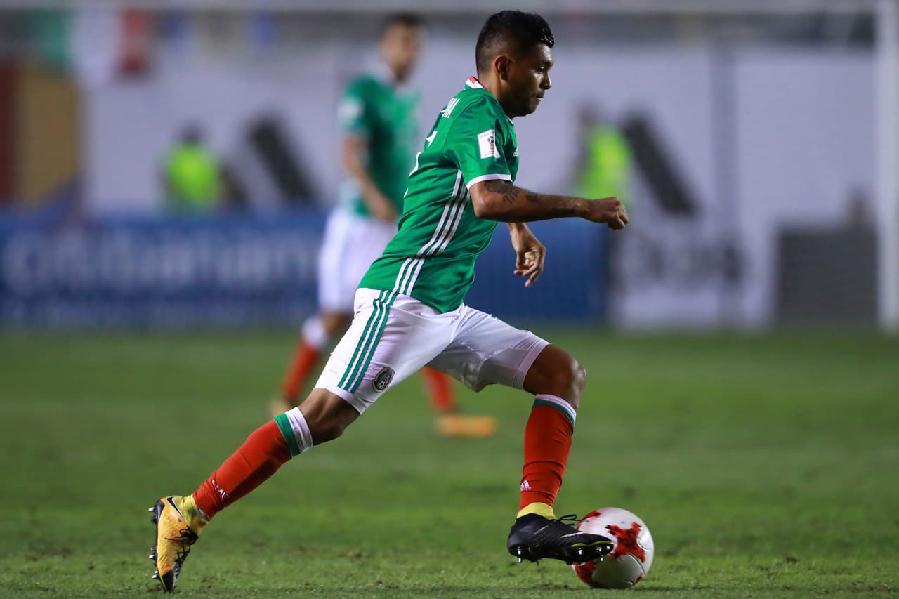 <b>Delanteros: </b>Jesús 'Tecatito' Corona.