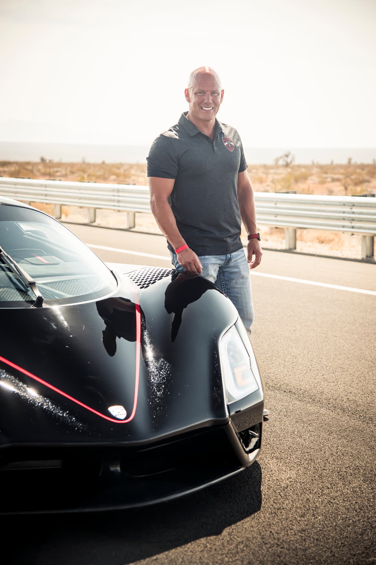 SSC Tuatara, el carro de producción más rápido del mundo con un registro de 316.11 mph (508.73 km/h).