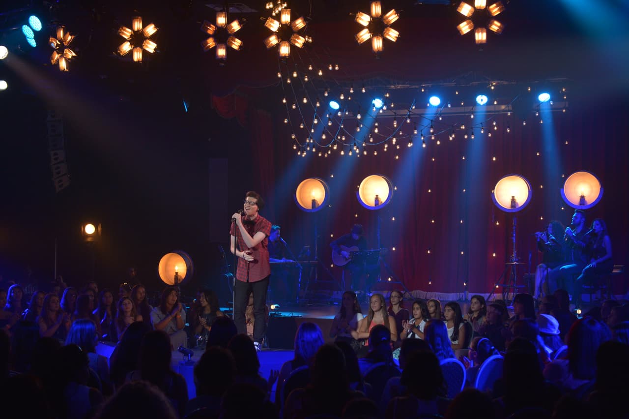 Kevin nos enamoró cuando Laura cantó con él en las audiciones de Miami Beach. Sin embargo, nadie se imaginó que se retiraría de la competencia.