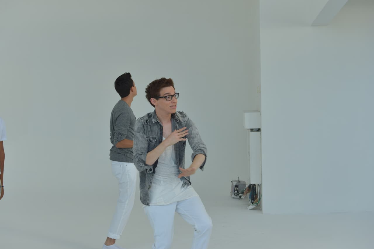 Kevin nos enamoró cuando Laura cantó con él en las audiciones de Miami Beach. Sin embargo, nadie se imaginó que se retiraría de la competencia.