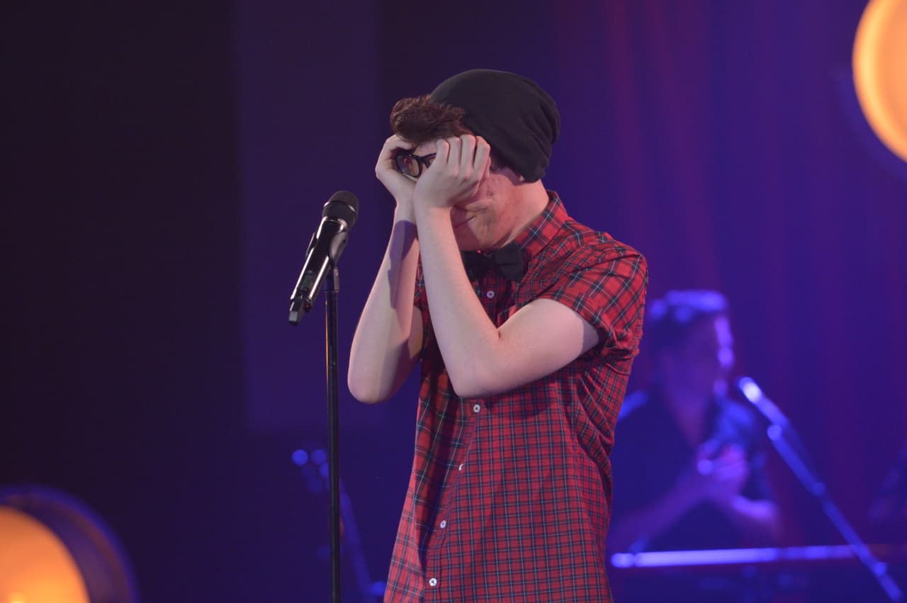 Kevin nos enamoró cuando Laura cantó con él en las audiciones de Miami Beach. Sin embargo, nadie se imaginó que se retiraría de la competencia.