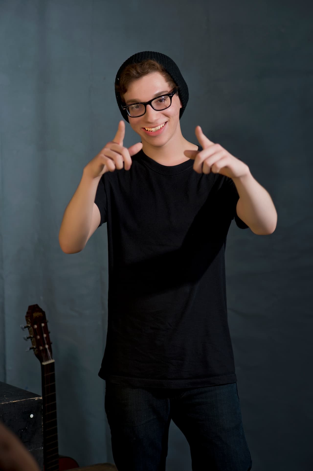 Kevin nos enamoró cuando Laura cantó con él en las audiciones de Miami Beach. Sin embargo, nadie se imaginó que se retiraría de la competencia.