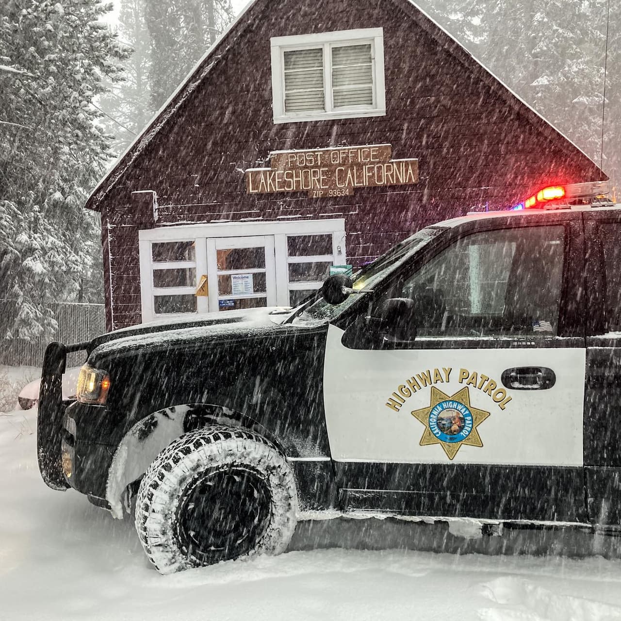 El Servicio de Metereología en Hanford ya lo había anticipado y sin hacerse esperar, la lluvia, la nieve y los fuertes vientos cubrieron la zona durante este fin se semana.