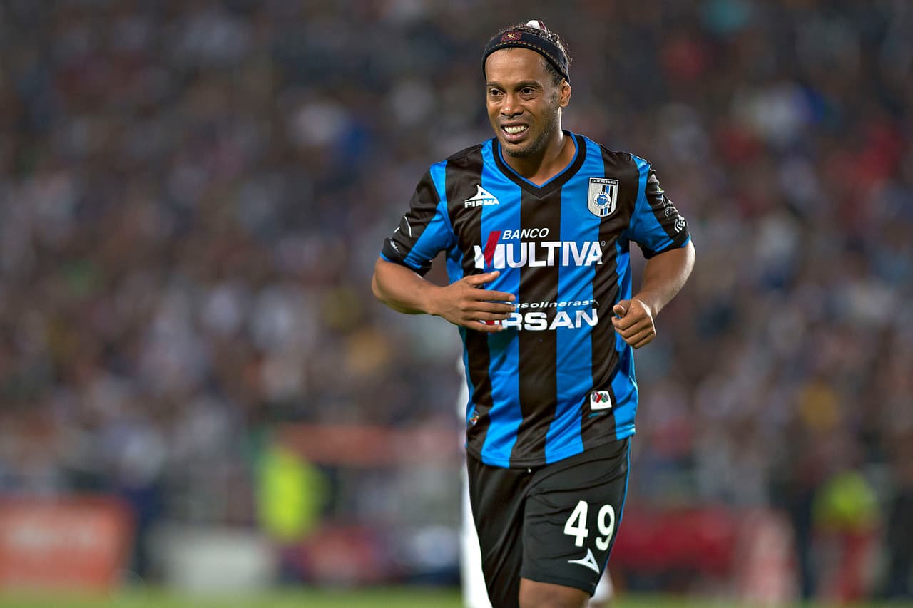 Ronaldinho tuvo el número '49' en su paso por los Gallos de Querétaro en la Liga MX.